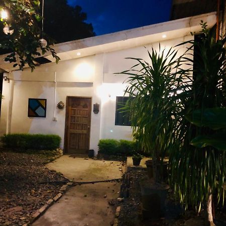 The White Bed And Breakfast Bacolod Bagian luar foto