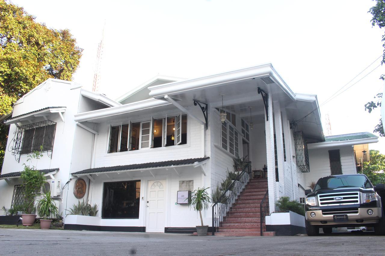 The White Bed And Breakfast Bacolod Bagian luar foto