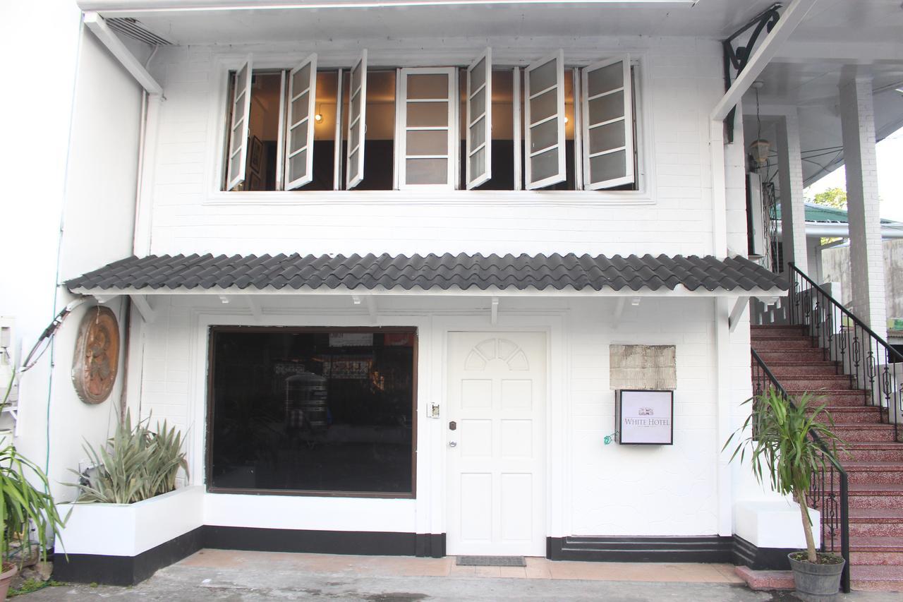 The White Bed And Breakfast Bacolod Bagian luar foto