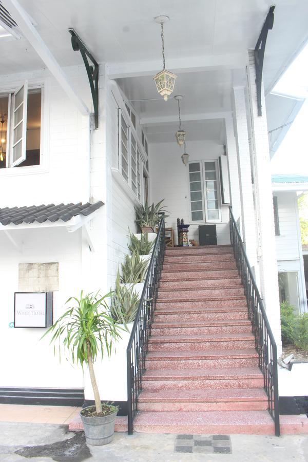 The White Bed And Breakfast Bacolod Bagian luar foto