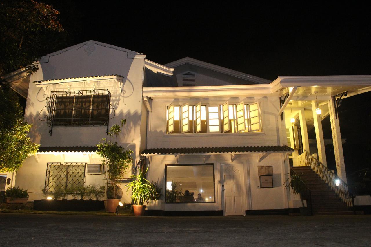 The White Bed And Breakfast Bacolod Bagian luar foto