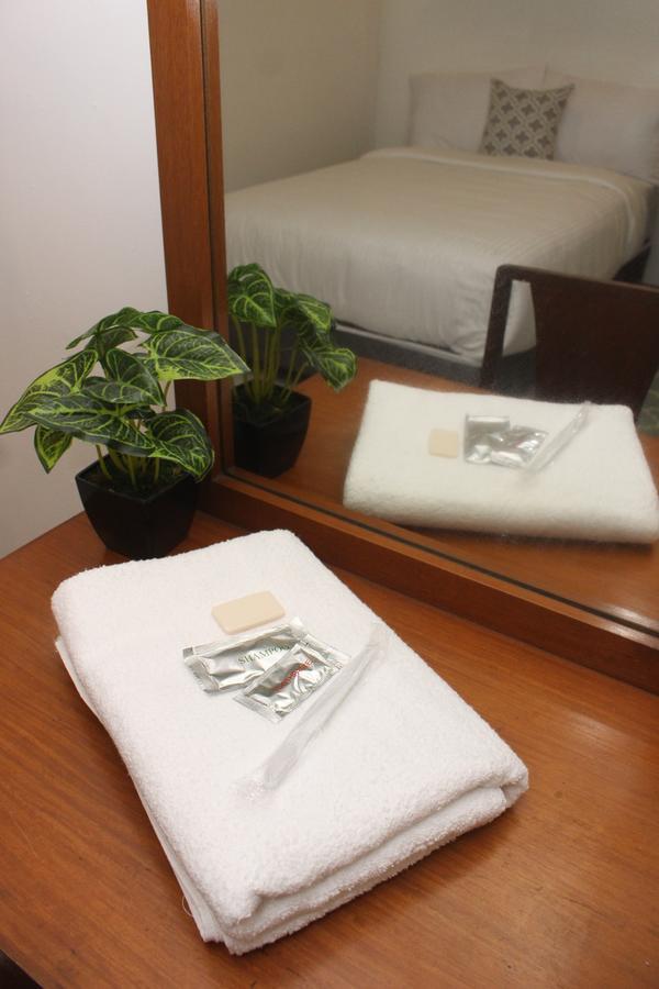 The White Bed And Breakfast Bacolod Bagian luar foto