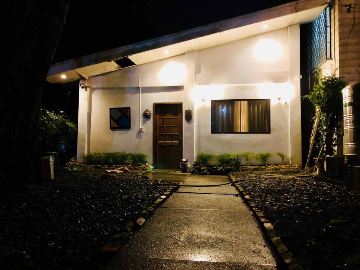 The White Bed And Breakfast Bacolod Bagian luar foto